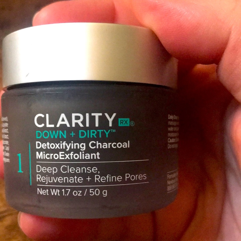 👩🏻‍🎓Clarity charcoal exfoliant